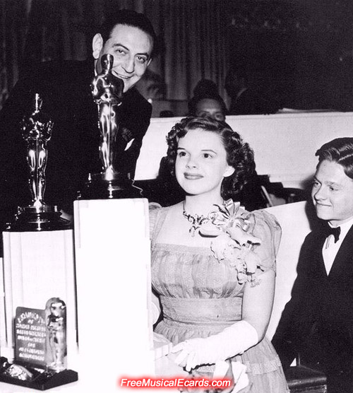 Judy Garland wins an Oscar in 1940