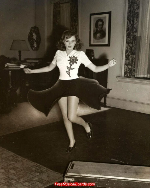 Judy Garland dancing