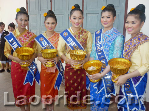 Teenage Lao girls