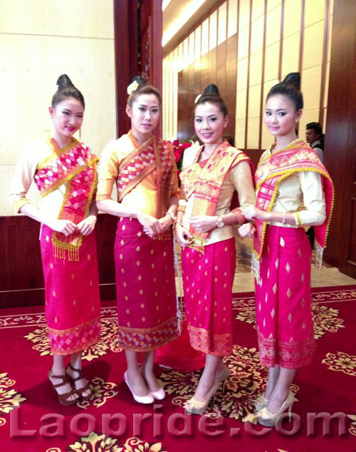 Lao women in traditional clothes