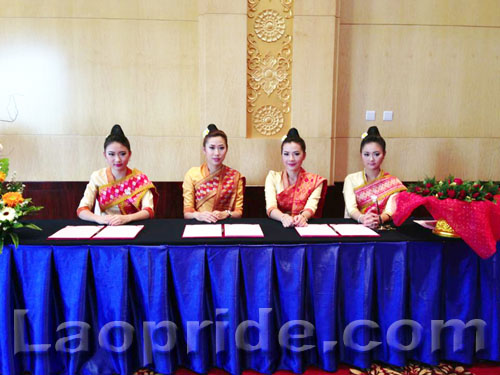 Lao women in traditional clothes