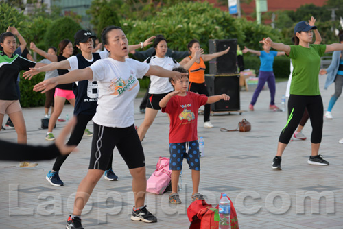 Aerobics on Mekong riverside in Vientiane, Laos