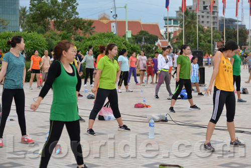 Aerobics on Mekong riverside in Vientiane, Laos