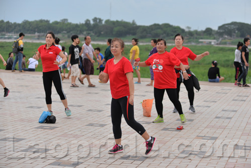 Aerobics on Mekong riverside in Vientiane, Laos