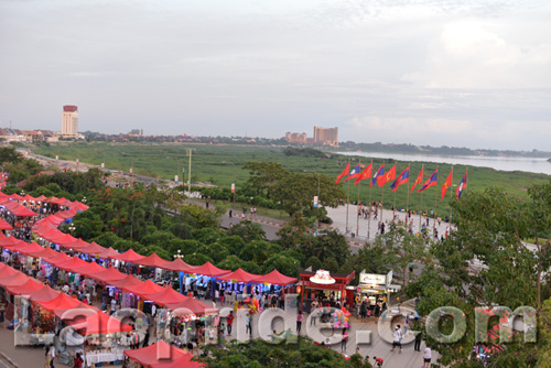 Mekong riverside night market in Vientiane, Laos