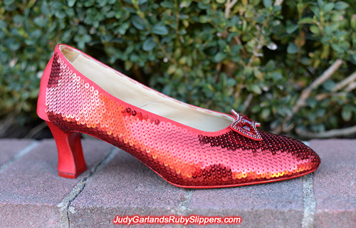 Sequining continues on the right shoe