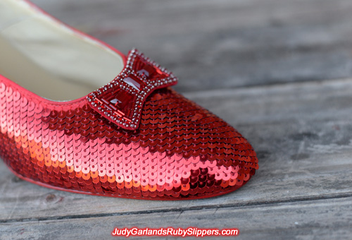 Sequining continues on the right shoe