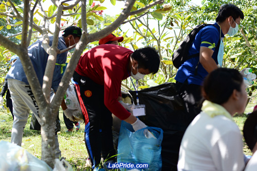 Students in Vientiane picking up litter in the park