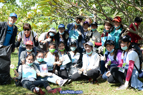 Students in Vientiane picking up litter in the park