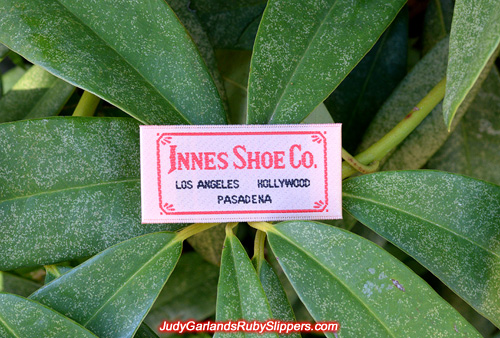 Woven satin Innes Shoe Company label