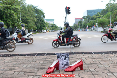 High quality size 5B hand-sewn ruby slippers in Vientiane city