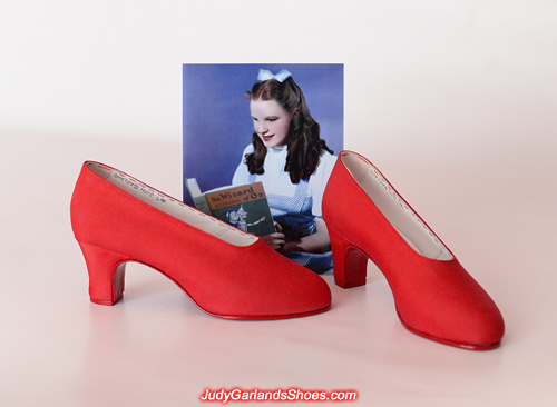 Judy Garland's size 5B silk fabric and leather shoes