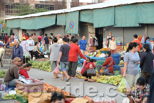 Khua Din market in Vientiane, Laos