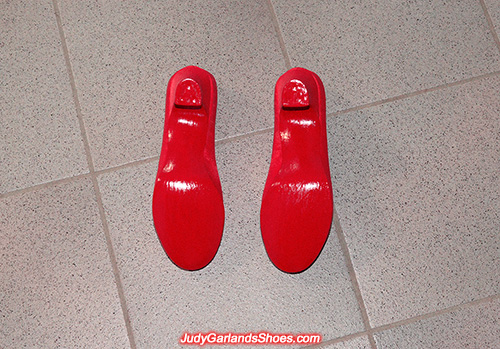 Red gloss is painted on shoe soles