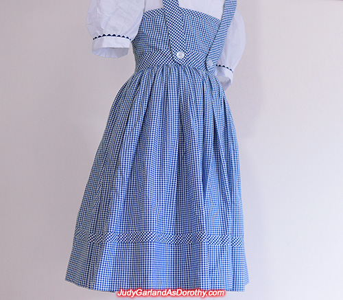 Bands on Judy Garland as Dorothy's dress