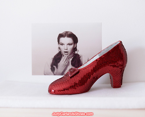 Sequined size 5B right shoe, March 2021